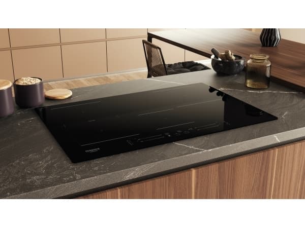 Hotpoint HS 1377C CPNE, Musta, Kiinteä, 77 cm, Keittoalueinduktioliesi, Keraaminen lasi, 4 alue(tta)