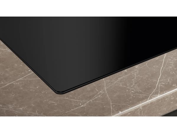 Siemens iQ500 ED811HQ26E - Induksjonskomfyrtopp - 4 plater - Nisje - bredde: 75 cm - dybde: 49 cm - uten ramme - svart med fallvindeksos (uttrekk og
