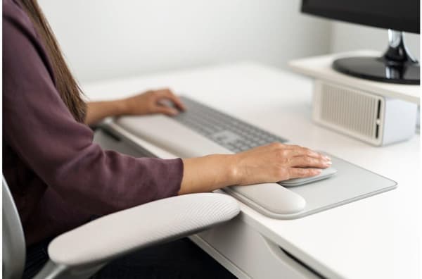 Kensington ErgoSoft håndledsstøtte til slanke tastaturer - tastatur håndledsstøtte - grå