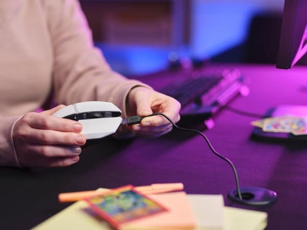 Trust GXT 110 FELOX - Mus - upplyst, spel - 6 knappar - trådlös - vit