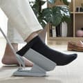 Pikkukuva 2 / 10: Sukka-apuväline ja kenkälusikka sukanpoistajalla Shoeasy InnovaGoods