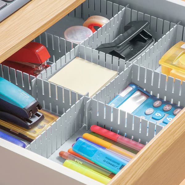 Justerbar skuffeorganisation med 16 dele og fleksibelt design