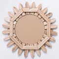 Miniatyrbilde 6 av 8: Rundt veggspeil med treramme og elegant design