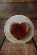 Pikkukuva 7 / 11: Arabian hevonen - puinen LOVE-kirjoitus, sisustus hevosella, kaunis hyllykoristelu Art-Dogilta