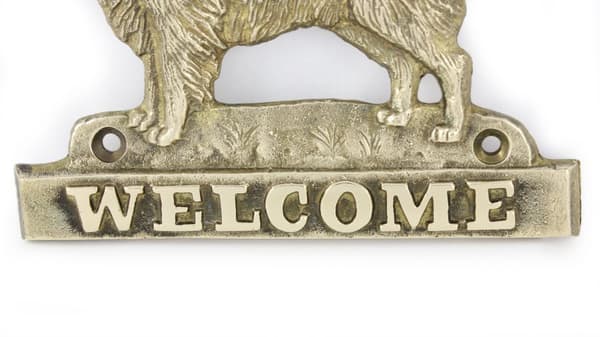 Golden Retriever - dörrskylt med hund, välkomstplakett i mässing, unik skylt med inskriptionen Welcome by Art-Dog
