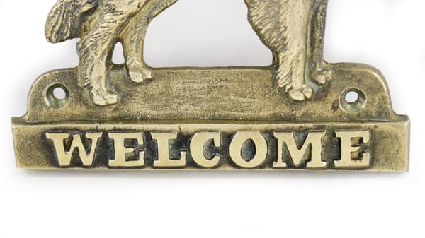 Hovawart - ovilevy koiralla, messinkinen tervetuliaiskyltti, ainutlaatuinen kyltti, jossa on merkintä Welcome by Art-Dog