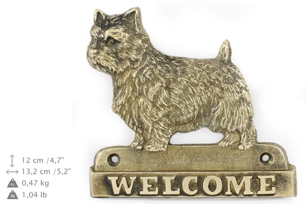 Norwichinterrieri - ovikyltti koiralla, messinkinen tervetuliaiskyltti, ainutlaatuinen kyltti, jossa on merkintä Welcome by Art-Dog