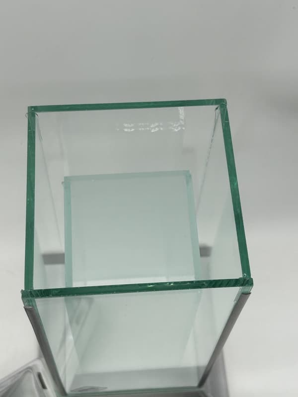 GLAS SØJLE TÅRN - 2 REKTANGLER / HVID-SØLV / 1 STK