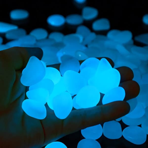 GLORIOUS STONES Fluoresoivat kivet SININEN GLOW IN THE DARK 50 kpl