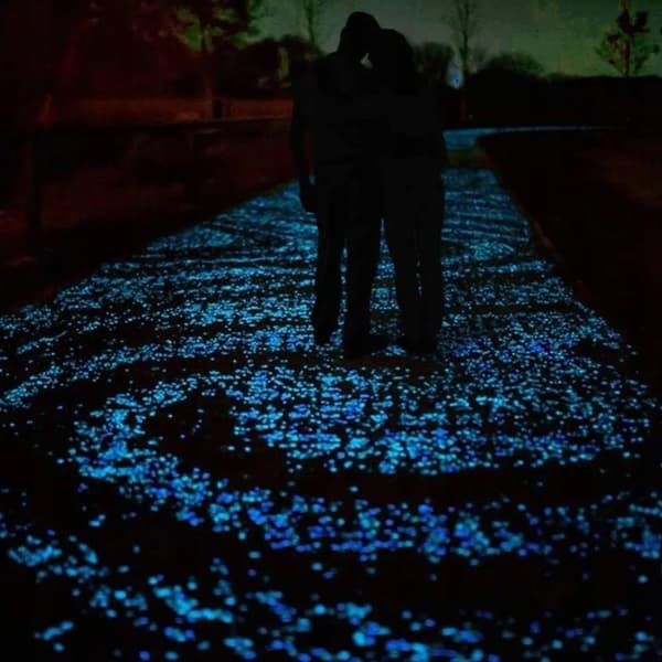 GLORIOUS STONES Fluoresoivat kivet SININEN GLOW IN THE DARK 50 kpl