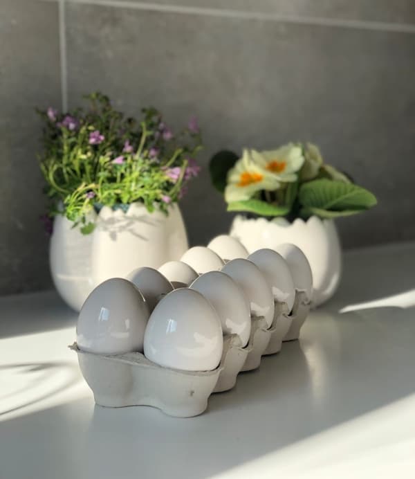 KERAMISK ÆG 9CM ÆG PÅSKEGG DEKORATION