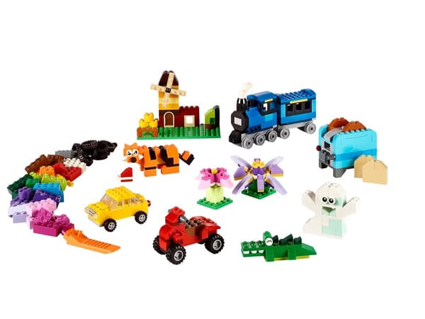 LEGO Classic 10696 Fantasiklosslåda, Mellan