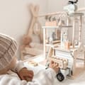 Pikkukuva 2 / 9: Mamabrum, puinen paloasema tarvikkeineen, paloasema, paloauto, helikopteri, sammutin, paloposti, 2 palomiestä, palotie, lapsille