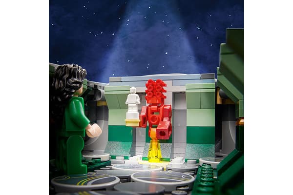 Klocki Super Heroes 76156 Domo powstaje