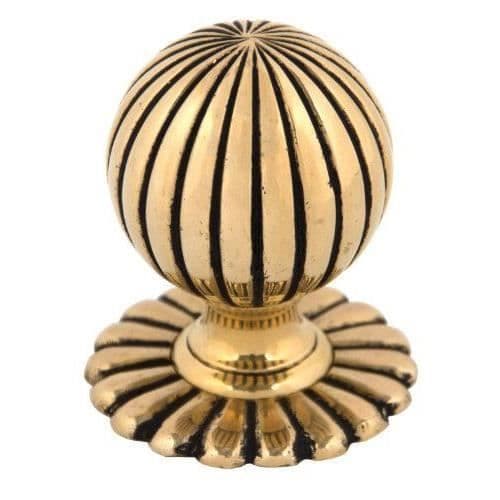 Från Amvil Flower Design Polerad Mässing Dörrknopp Set - 39010