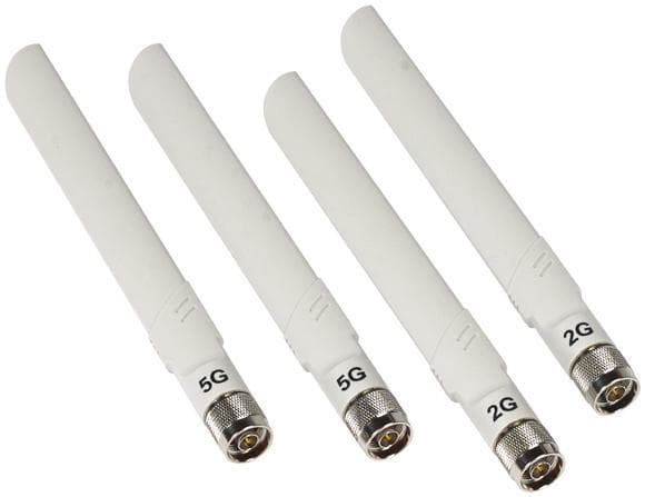 NETGEAR ANT24501B-10000S Utomhus Dual Band rundstrålande antennpaket för WND930 (2 x 2,4 GHz/5dBi och 2 x 5GHz/7dBi antenner) vit