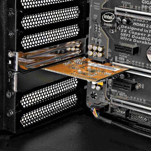 StarTech.com 1-ports PCI Express seriel interfacekort - PCIe til RS232 (DB9) kort - PC seriel adapterkort / udvidelseskort - Fuld- og lavprofilramme -