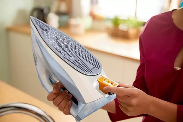 Philips 7000 Series Steam iron DST7011/20, 2600W, 45 g/min continous steam, 220g steam boost, vertical steam, SteamGlide Plus soleplate, drip stop, Qu