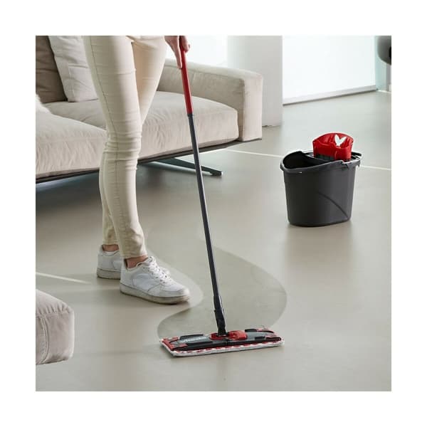 Svart Vileda Ultramax Moppset med Dual Action-hink - Effektiv rengöring för hemmet.