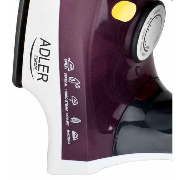 Ångstrykjärn med 2200 W effekt från Adler AD5022 - Effektivt och pålitligt strykjärn för smidiga resultat.