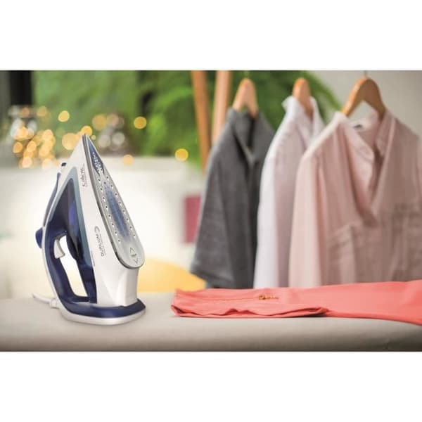 CALOR Ångstrykjärn, 2400 W, Ångflöde 45 g/min, Pressfunktion 190 g/min, Tillverkat i Frankrike, Easygliss FV5715C0