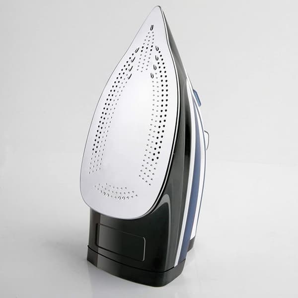 Dampstrygejern Black+Decker BXIR2402E (2400W; hvid)