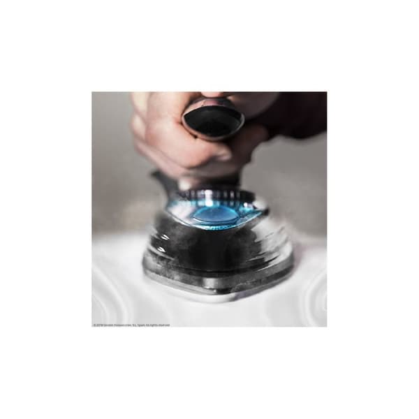 Cecotec 1200 W travel iron, 15 g/min continuous steam and 53 g/min steam burst. Dual voltage system.