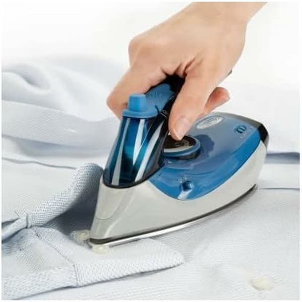 Matkahöyrysilitysrauta kuivatoiminnolla Black & Decker BXIR1000E