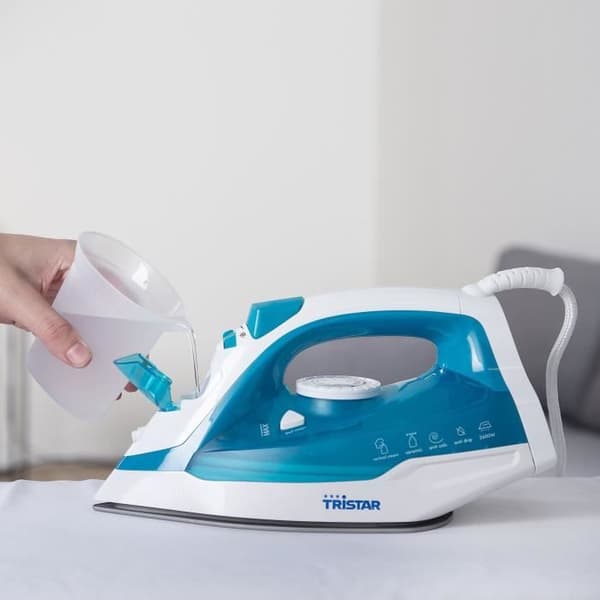 TRISTAR ST-8320 Stryk med kontinuerlig ånga 2600W Keramisk sula-Justerbar ånga-25 g/min