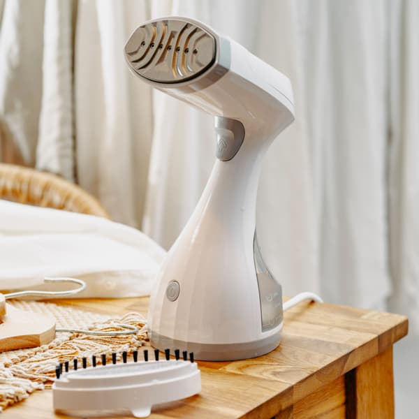 Steamer / Klädångare med hög effekt och snabb uppvärmning