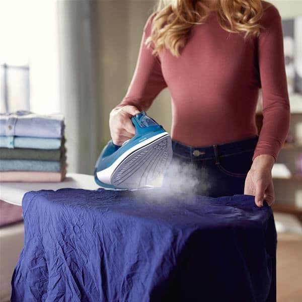 PHILIPS strykjärn DST3040/70, 2400W, pressning 200 g/min, ångeffekt 40 g/min, anti-kalk, keramisk sula