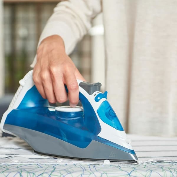 KÄYTETTY Höyrysilitysrauta Black & Decker 2200 W (Kunnostetut Tuotteet A)