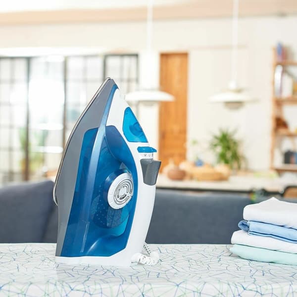 KÄYTETTY Höyrysilitysrauta Black & Decker 2200 W (Kunnostetut Tuotteet A)