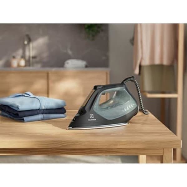 Electrolux Renew 800 Strykjärn E8SI2-8OG, med framsidan belysning och ångutlösare, Ridsäker sål, Funktion