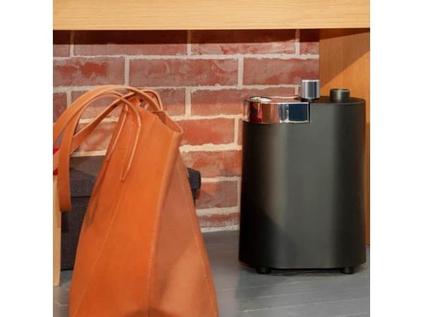 SteamOne Minilys Plus, Pystyvaatteen vaatehöyrytin, 1 L, 1 min, Musta, 40 g/min, 2 m