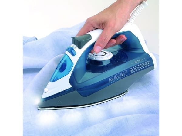 Black & Decker BXIR2200E, Höyrysilitysrauta, Pohjalevy ruostumatonta terästä, 120 g/min, Musta, Sininen, Valkoinen, 30 g/min, 0,28 L