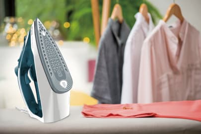 Tefal FV2839E0 Silitysrauta Kuiva- ja höyrysilitysrauta Durilium Silitysrauta 2400 W Sininen, valkoinen