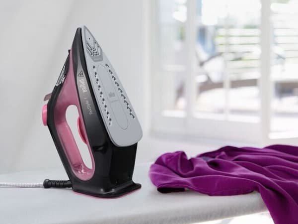 Braun TexStyle 1, Kuiva- & höyrysilitysrauta, Keraaminen pohjalevy, 1,9 m, 130 g/min, Musta, Purppura, 0,22 L
