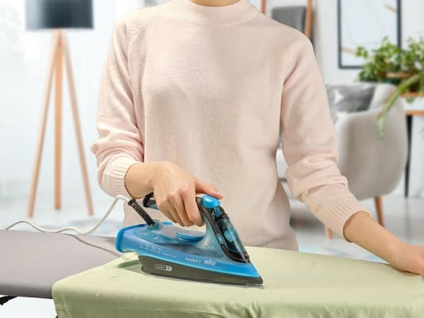 Braun FI3194BK, Dampstrykejern, Keramisk strykesåle, 2 m, 200 g/min, Sort, Blå, 45 g/min