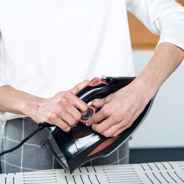 BLACK+DECKER Strykejern Steam 3000W Svart