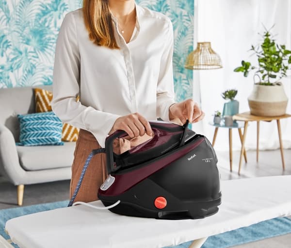 Tefal Pro Express Protect GV9230, 2600 W, 140 g/min, 7,6 Bar, 1,8 l, 550 g/min, Svart, Burgundisk