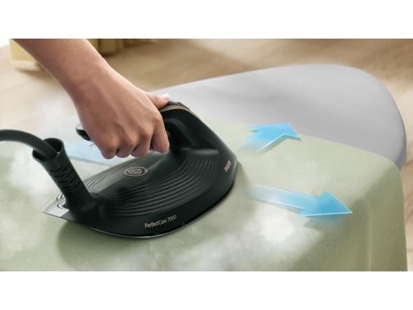 Philips PSG7300/80 1,5 l SteamGlide Elite -höyryasema musta, kultainen
