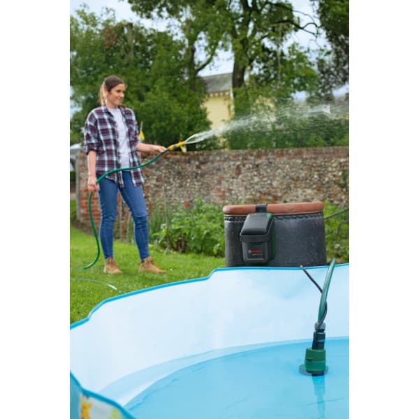 Bosch Havepumpe 18V-2000 -batteridrevet vandpistol, med 2,5 Ah batteri