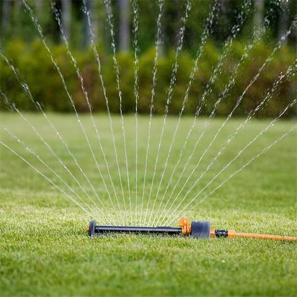 Vattenbesparande sprinkler med plastbas Fiskars 1023662