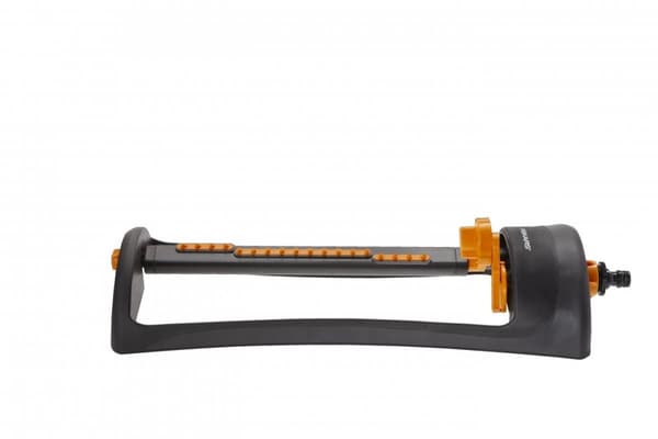Vattenbesparande sprinkler med plastbas Fiskars 1023662