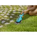 Miniatyrbild 2 av 5: Gräsklippning ComfortCut Li - 3,6 V/3,0 Ah - Bladskydd / USB-C-kabel - 9887-20