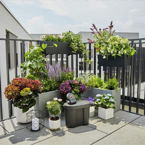GARDENA AquaBloom Solar Automatisk bevattningslösning - Med vattenreserv - Upp till 20 växter - Droppa (13301-20)