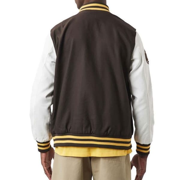 Blouson New Era Heritage Varsity - Ref. 60284780. Färg: Brun, Vit, Gul. Detaljer. - Färgkontroll ärmar. -
