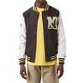 Miniatyrbild 1 av 6: Blouson New Era Heritage Varsity - Ref. 60284780. Färg: Brun, Vit, Gul. Detaljer. - Färgkontroll ärmar. -
