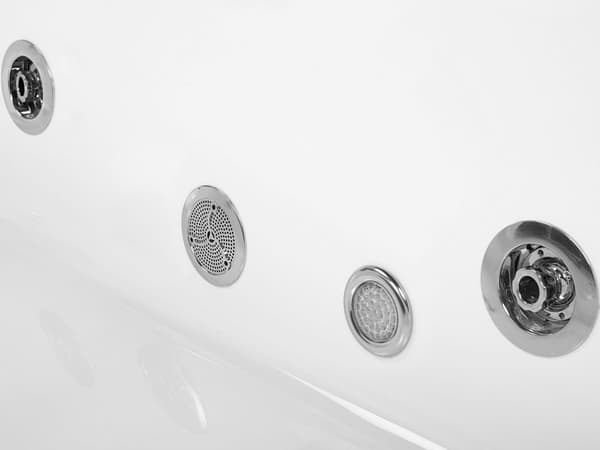 Hörnbubbelbadkar vit sanitär akryl med LED-massagestrålar 187 x 136 cm Modern design